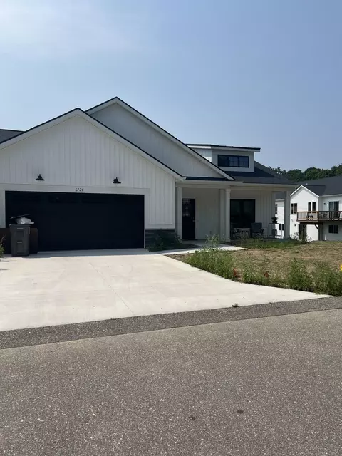 6727 Croft Ln #64, Hudsonville, MI 49426