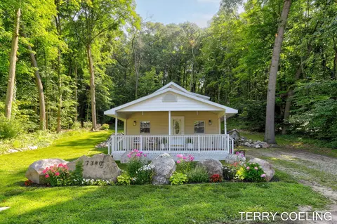 7340 Pine Bay Dr NE, Comstock Park, MI 49321
