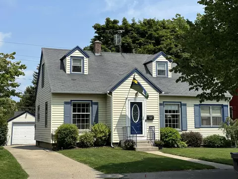 123 W 23rd St, Holland, MI 49423