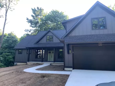 3352 Gaslight Ln, Saugatuck, MI 49453