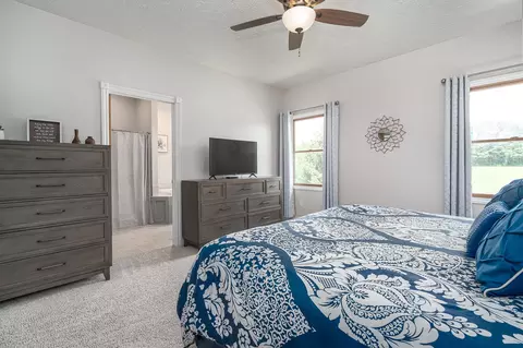 Bedroom - 20709 B Dr N, Marshall, MI 49068 photo 2 of 6