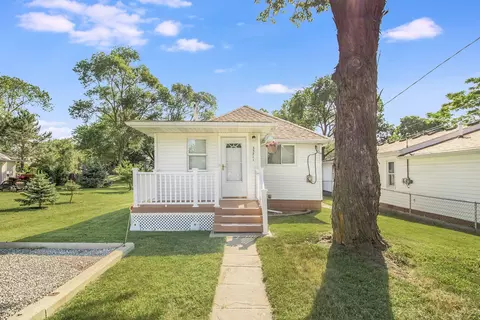35711 Leland St, Rockwood, MI 48173