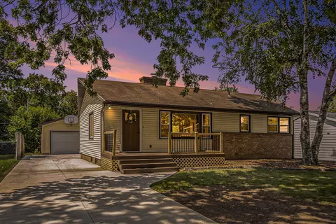 561 Parkside Ave NW, Grand Rapids, MI 49534