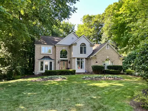 16173 Oakwood Ct, Northville, MI 48168