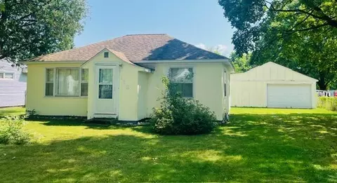 116 W Woodrow St, Fremont, MI 49412