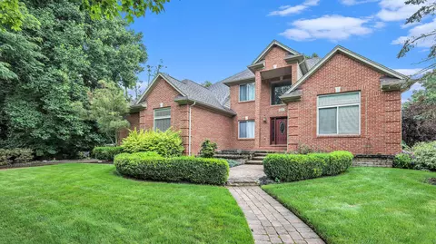 6212 Meadowlark Dr, Troy, MI 48085