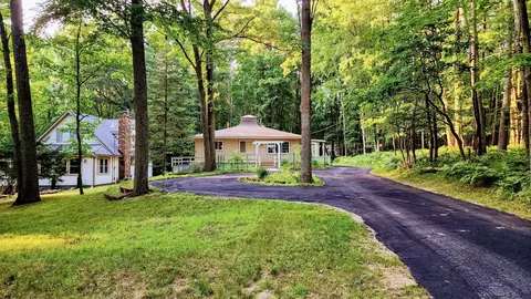 9849 Frontenac Dr, Stanwood, MI 49346