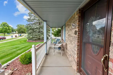 38689 Parkview Dr, Wayne, MI 48184 photo 3