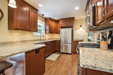 1422 Cardinal Dr, St. Joseph, MI 49085 photo 6