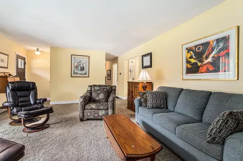 1422 Cardinal Dr, St. Joseph, MI 49085 photo 4