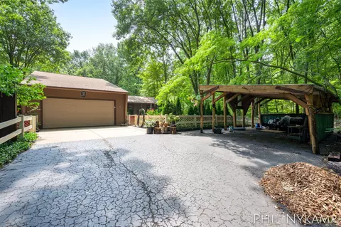 2004 Perry St, Holland, MI 49424