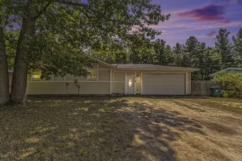 571 E River Rd, Muskegon, MI 49445