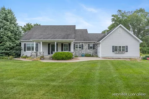 1471 10 Mile Rd NE, Comstock Park, MI 49321