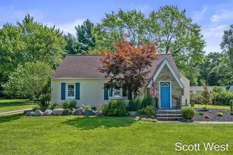 3432 Dean Lake Ave NE, Grand Rapids, MI 49525