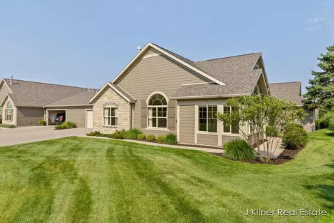 1194 Waterwalk Dr, Holland, MI 49423