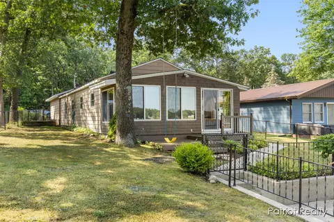 8744 S Spruce Ave, Newaygo, MI 49337