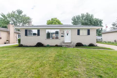 9194 Adams St, Livonia, MI 48150