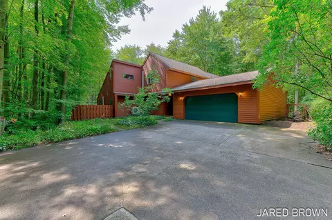 3895 Ellis Rd, Muskegon, MI 49444