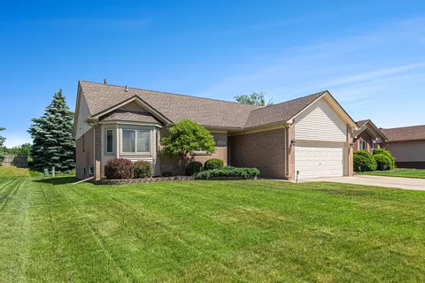 53087 Pine Creek Dr, Chesterfield, MI 48047