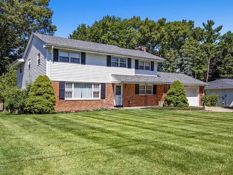 5116 Mapleridge Dr, Portage, MI 49024