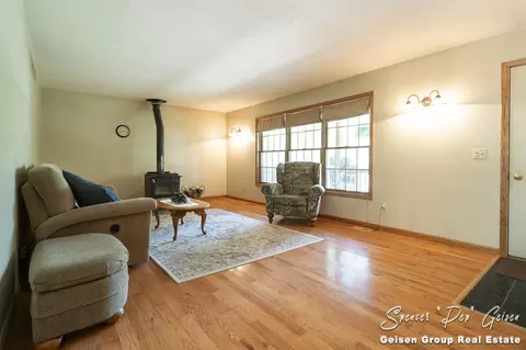 758 E State St, Belding, MI 48809 photo 10