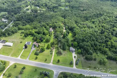758 E State St, Belding, MI 48809 photo 3