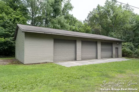 758 E State St, Belding, MI 48809 photo 6