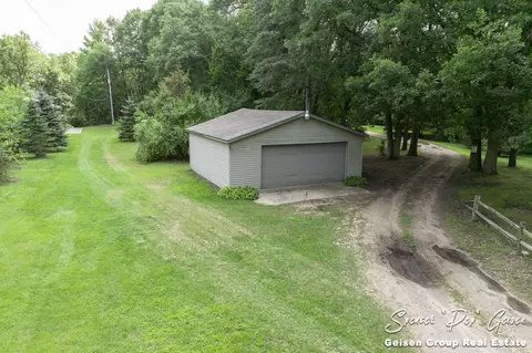 758 E State St, Belding, MI 48809 photo 5
