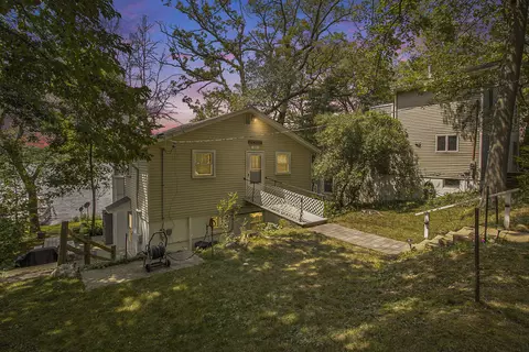 350 Lakeside Dr, Delton, MI 49046