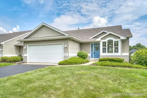 10902 Aspen Trl, Zeeland, MI 49464