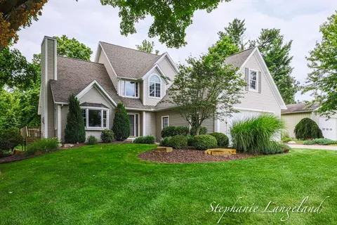 5797 Beaver Creek Dr, Coopersville, MI 49404