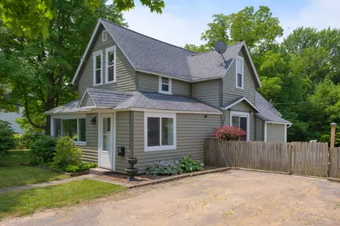 632 Broadway St, South Haven, MI 49090