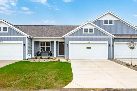 1536 N Village Cir, Kalamazoo, MI 49009