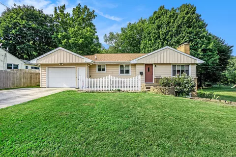 3810 Devonshire Ave, Kalamazoo, MI 49006