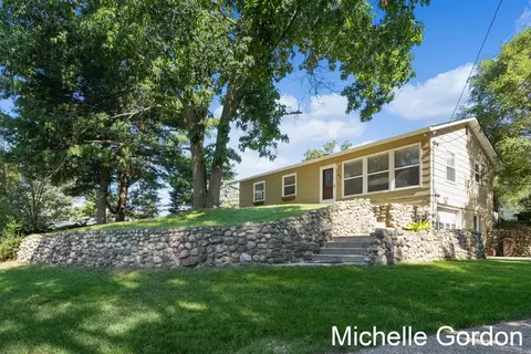 4419 Knapp St NE, Grand Rapids, MI 49525