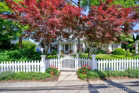 1729 S Shore Dr, Holland, MI 49423
