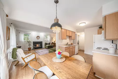105 Commons Cir, Saline, MI 48176 photo 8