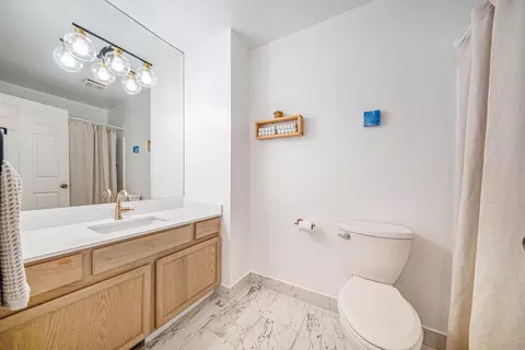 105 Commons Cir, Saline, MI 48176 photo 18