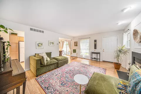 105 Commons Cir, Saline, MI 48176 photo 4