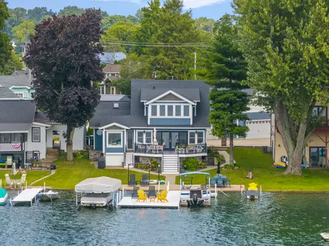 67771 95th Ave, Dowagiac, MI 49047