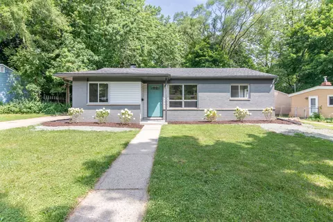 2741 Beacon Hl, Ann Arbor, MI 48104
