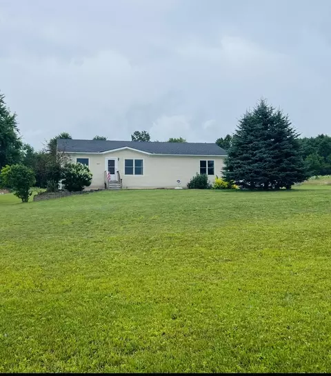 3923 40th St, Hamilton, MI 49419