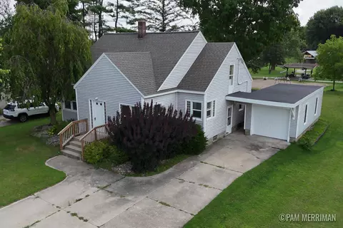 220 Fifth St, Lakeview, MI 48850