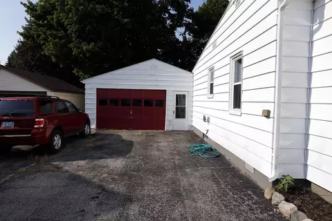 309 W Russell Rd, Tecumseh, MI 49286 photo 2