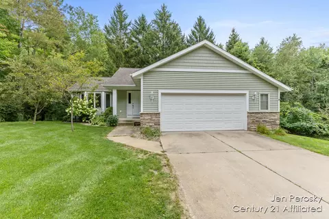 8300 Bush Dr NE, Rockford, MI 49341