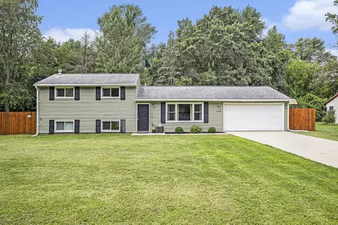 54168 S Gentzler Dr, Three Rivers, MI 49093