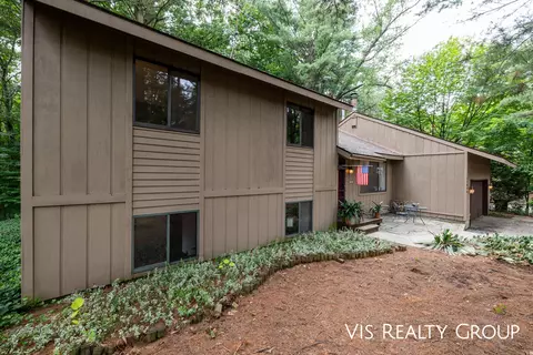 17246 Rolling Dunes Dr, West Olive, MI 49460