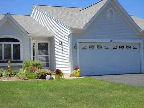 304 Winter Oak Dr E, Holland, MI 49424