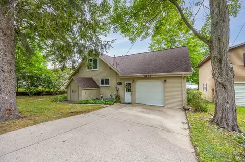 7836 4th St, Canadian Lakes, MI 49346