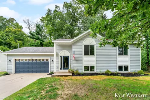 14913 Minetta Ave, Spring Lake, MI 49456